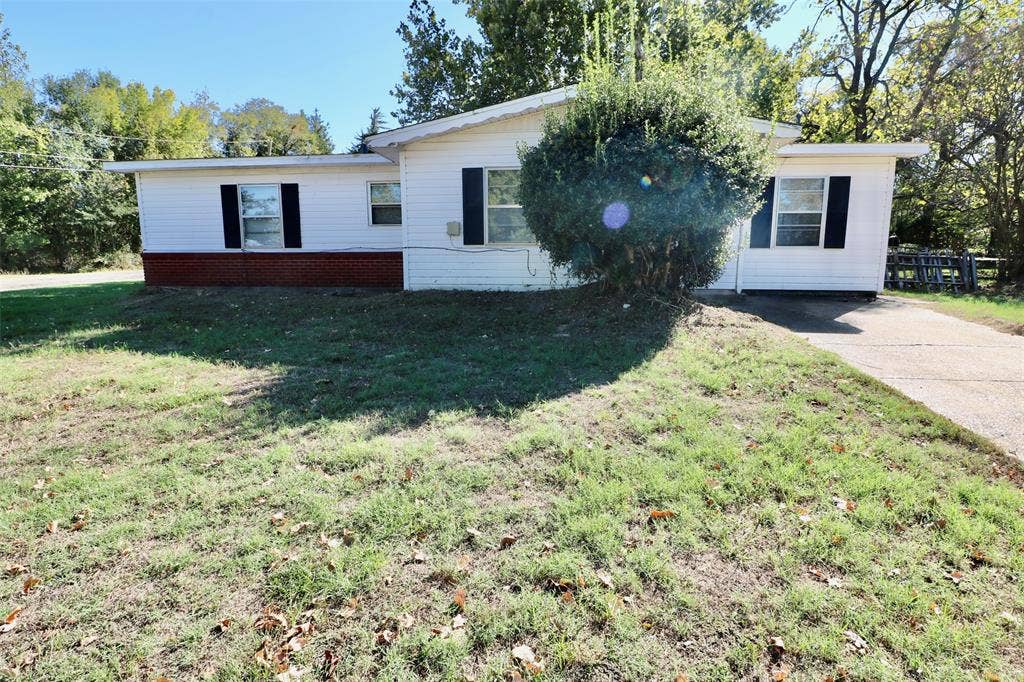 2490 Beverly Drive, Paris, TX 74560