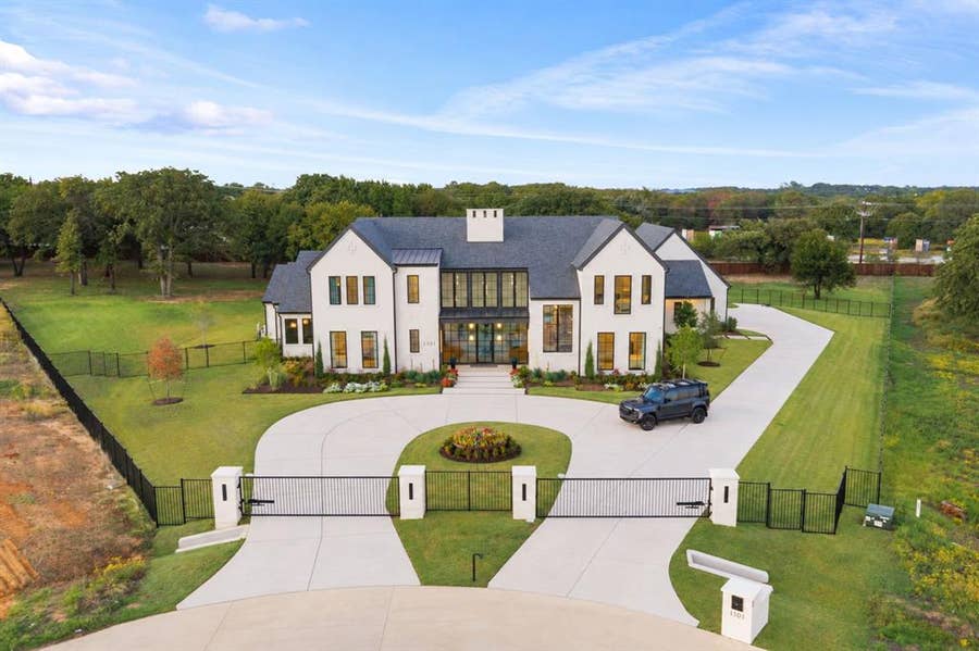 Property photo for 1101 Vera Court, Bartonville, TX