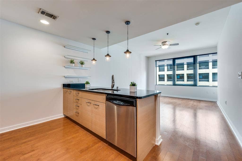 1200 Main Street, #1908, Dallas, TX 75202 Kitchen+Living Area