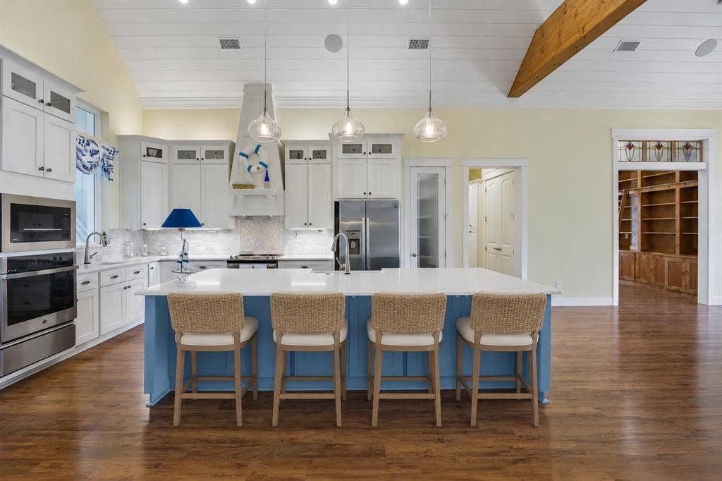 18076 Country Club Drive, Kemp, TX 75143 Kitchen—Virtually Staged