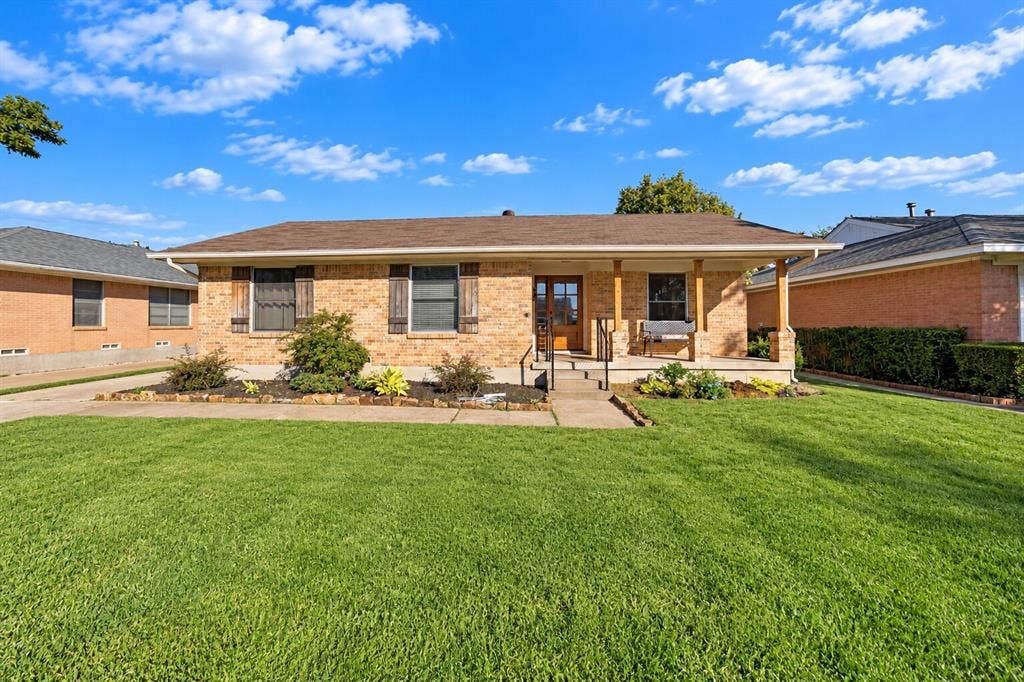 9216 Sorrento Street, Dallas, TX 75228 9216 Sorrento Street, Dallas, TX 75228
