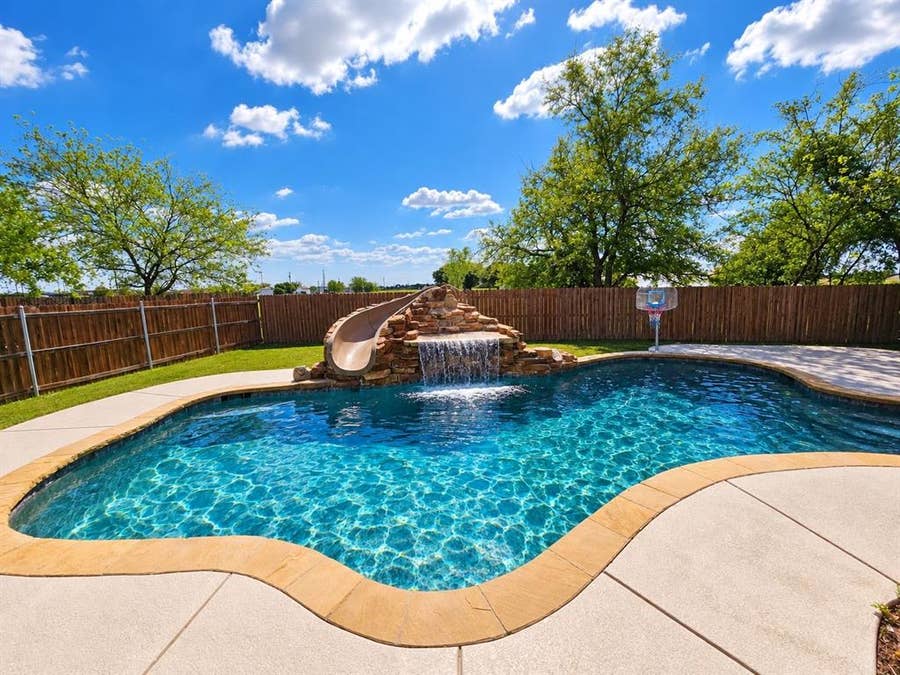 Property photo for 1632 Kawati Way, Krum, TX