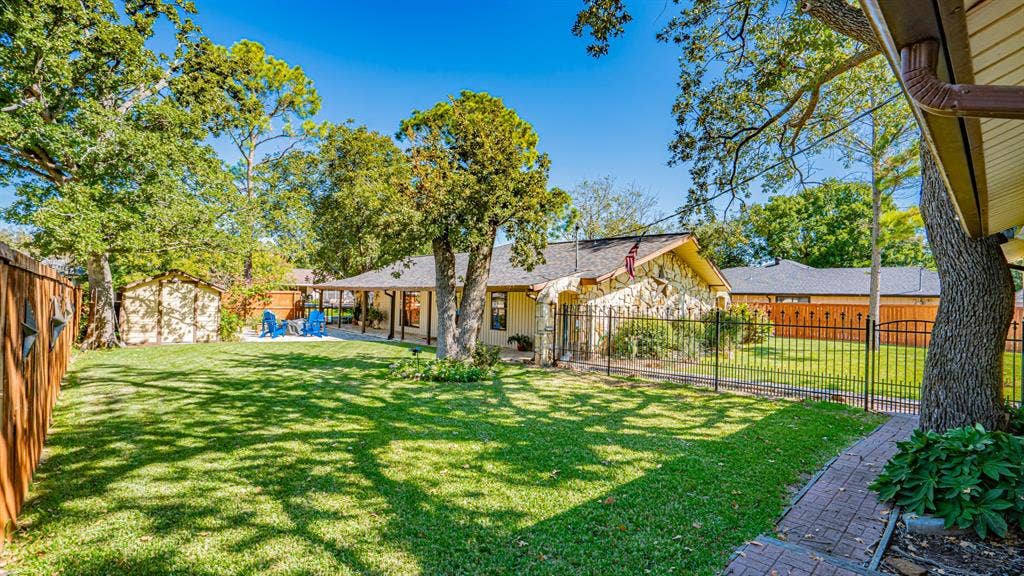 4015 Sioux Court, Granbury, TX 76048 4015 Sioux Court, Granbury, TX 76048