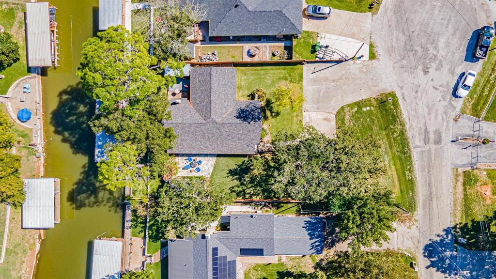 4015 Sioux Court, Granbury, TX 76048 4015 Sioux Court, Granbury, TX 76048