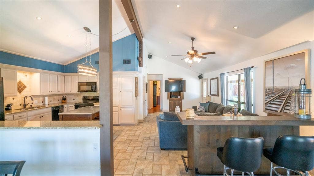 4015 Sioux Court, Granbury, TX 76048 Vaulted ceiling and wood beams for a spacious feel