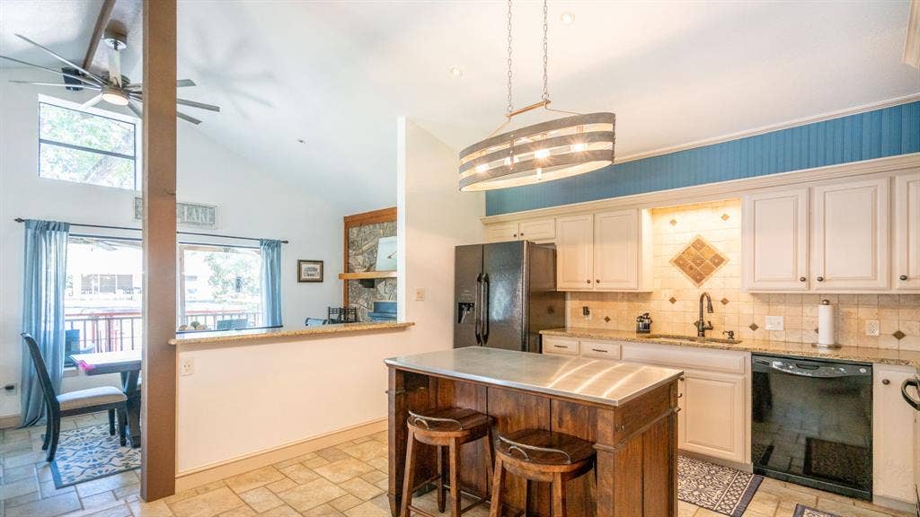 4015 Sioux Court, Granbury, TX 76048 Ample cabinet space for weekend entertaining or full time residency