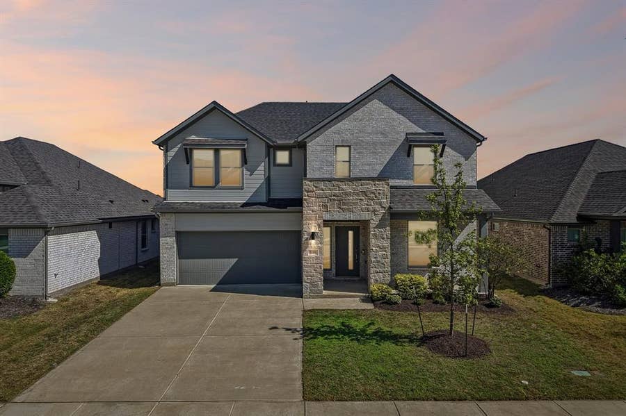 Property photo for 135 Lost Maples Way, Waxahachie, TX