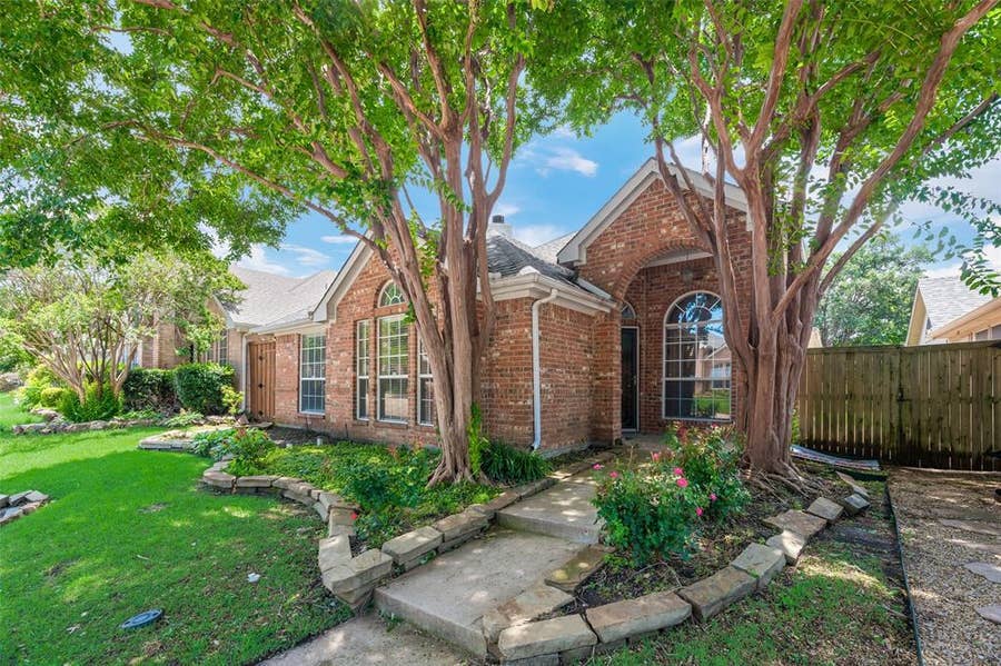 Property photo for 4018 Midrose Trail, Dallas, TX