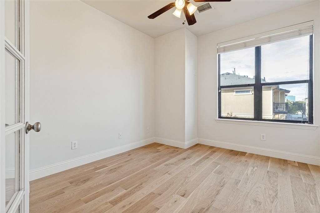 Bedroom or Study