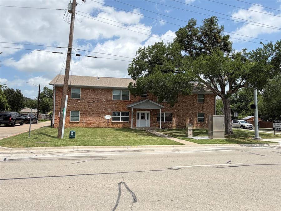 Property photo for 2266 W Oak Street, Denton, TX