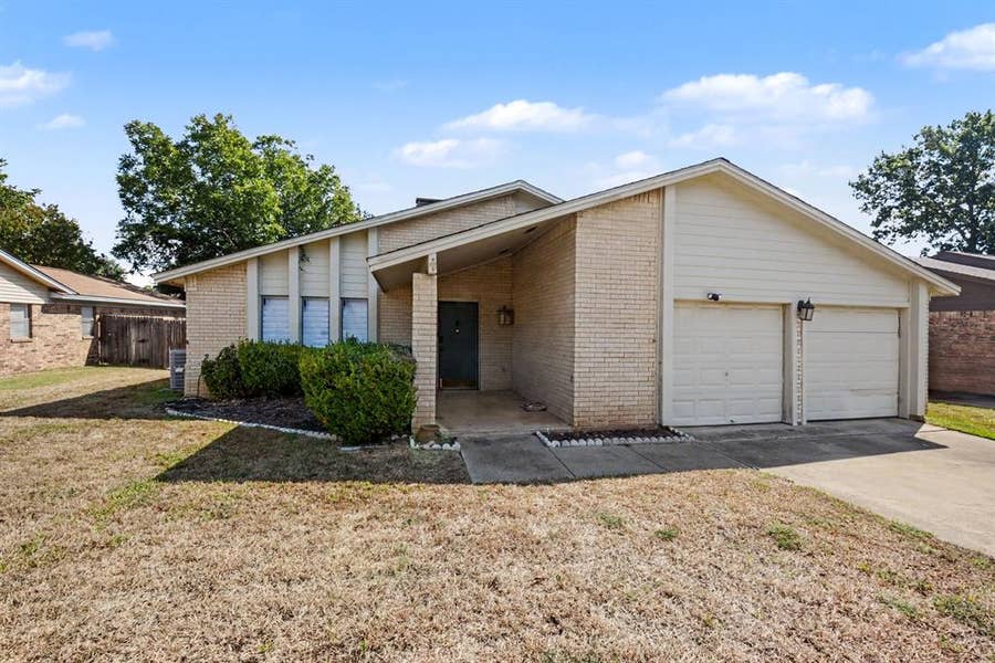 Property photo for 3208 Sapphire Street, Bedford, TX