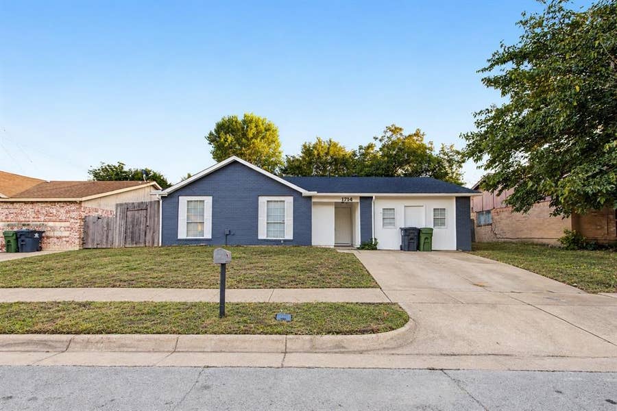 Property photo for 1714 Granada Drive, Arlington, TX