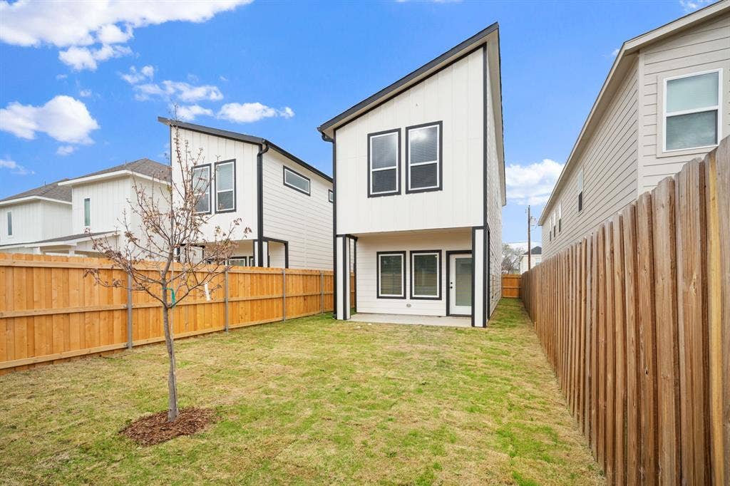 2526 Peabody, Dallas, TX 75215