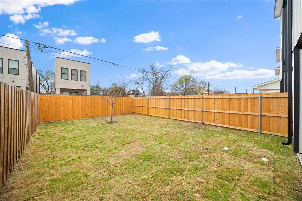 2526 Peabody, Dallas, TX 75215