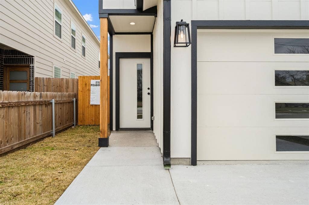 2526 Peabody, Dallas, TX 75215