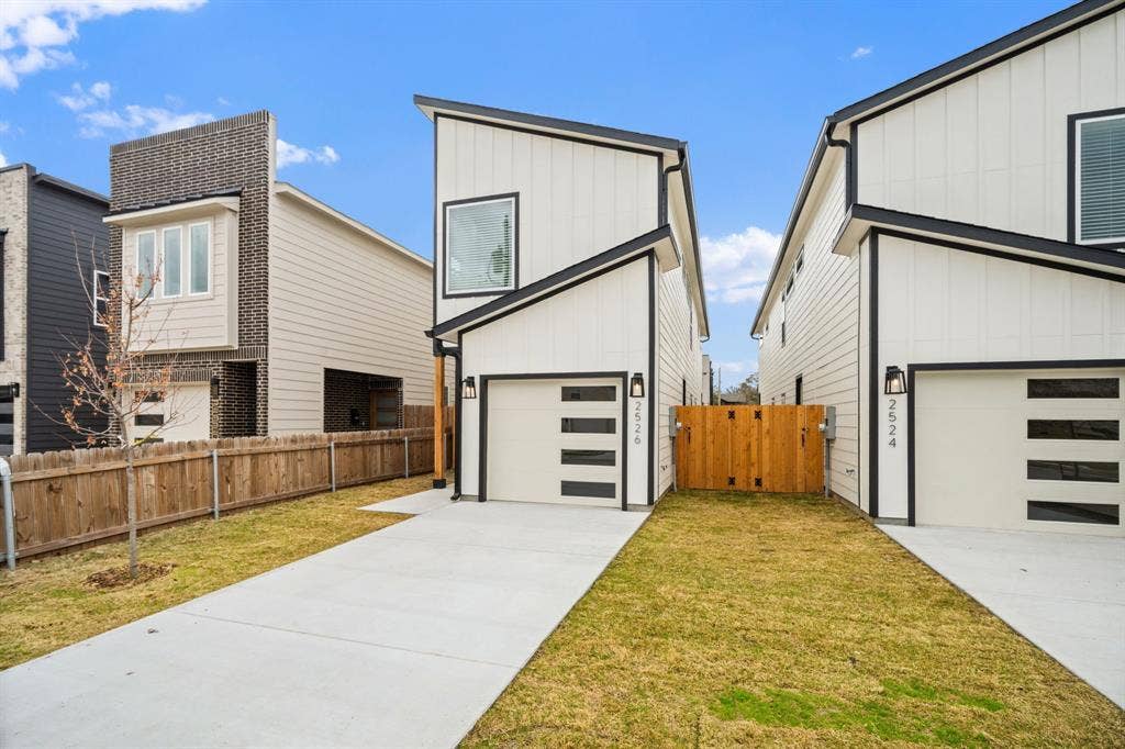 2526 Peabody, Dallas, TX 75215