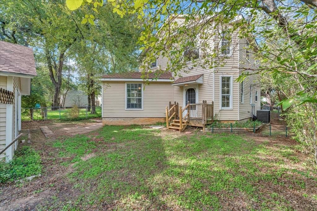 3304 Huron Trail, Lake Worth, TX 76135