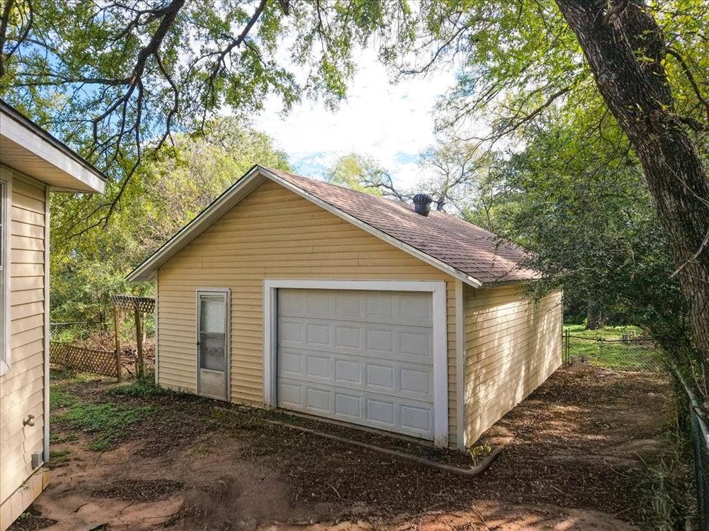3304 Huron Trail, Lake Worth, TX 76135