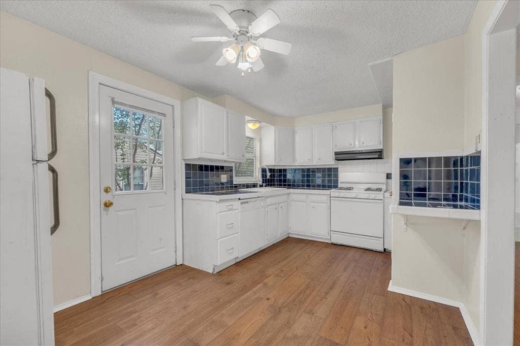 3304 Huron Trail, Lake Worth, TX 76135