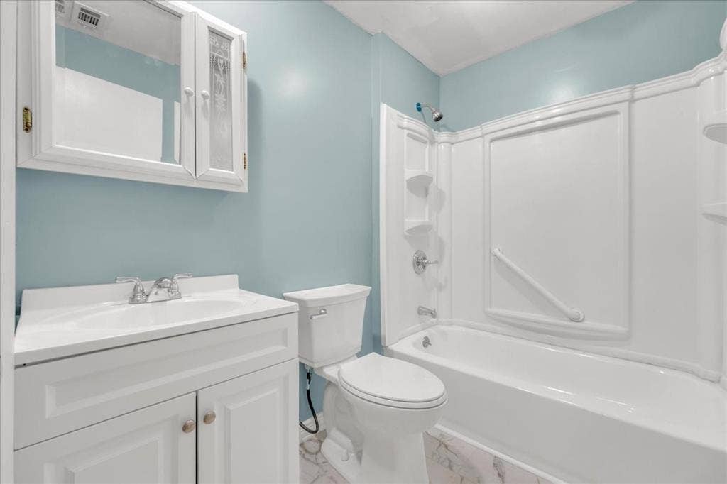 Front unit full bathroom.