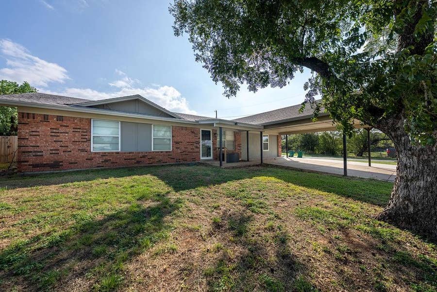 Property photo for 1610 W Plummer Street, Eastland, TX