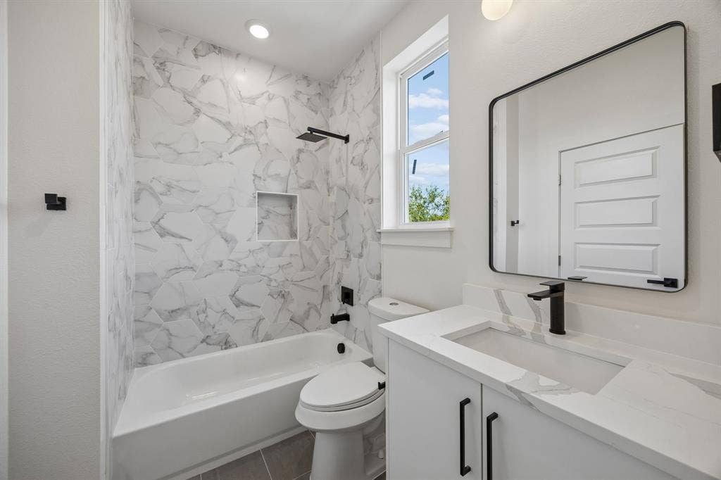 415 N Patton Avenue, Dallas, TX 75203 415 N Patton Avenue, Dallas, TX 75203