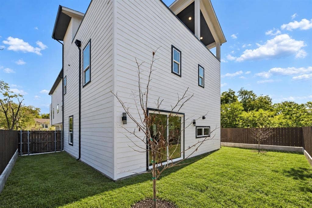 415 N Patton Avenue, Dallas, TX 75203 415 N Patton Avenue, Dallas, TX 75203