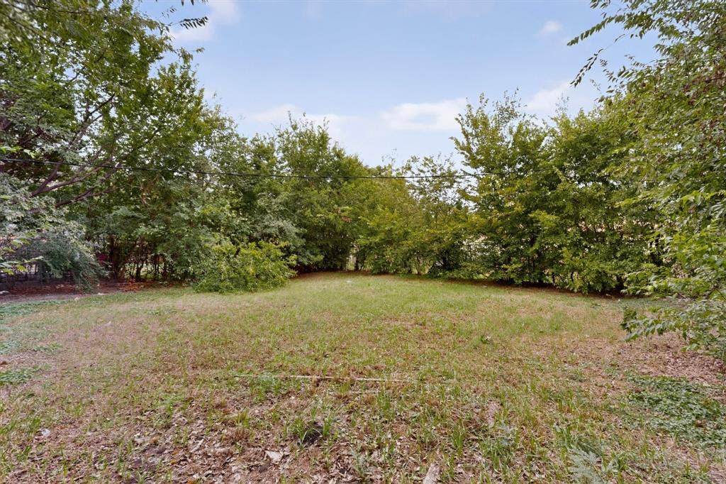 1831 Highland Street, Mesquite, TX 75149 Expansive backyard area featuring mature perimeter trees and open green space