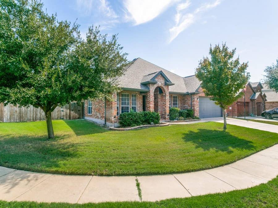 Property photo for 10132 Ash Creek Lane, Fort Worth, TX