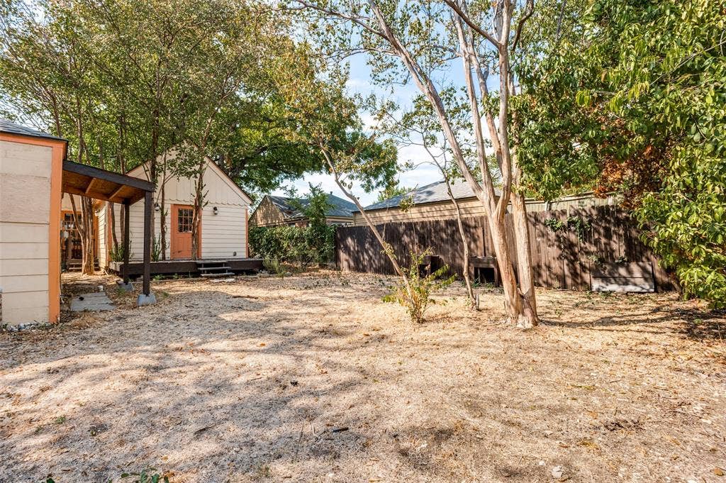 2219 Carnes Street, Dallas, TX 75208