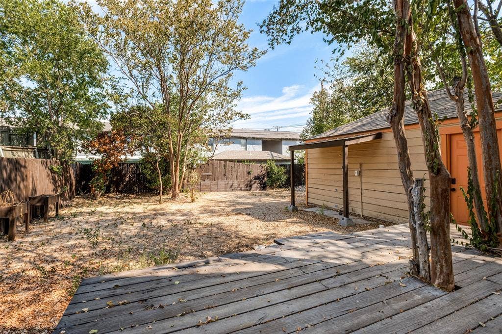 2219 Carnes Street, Dallas, TX 75208