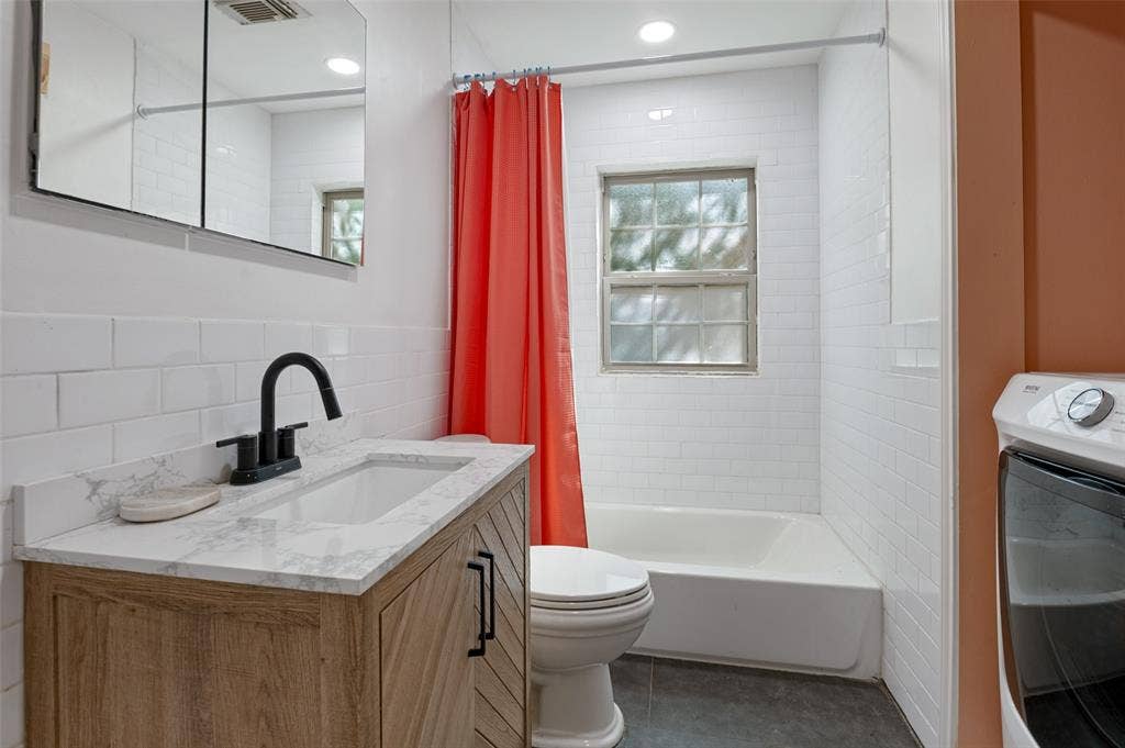 2219 Carnes Street, Dallas, TX 75208