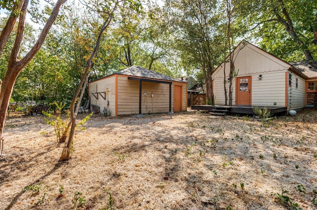 2219 Carnes Street, Dallas, TX 75208