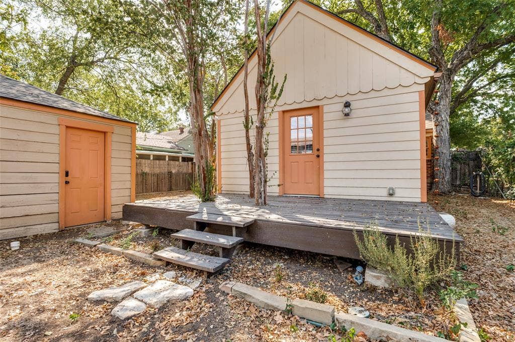 2219 Carnes Street, Dallas, TX 75208