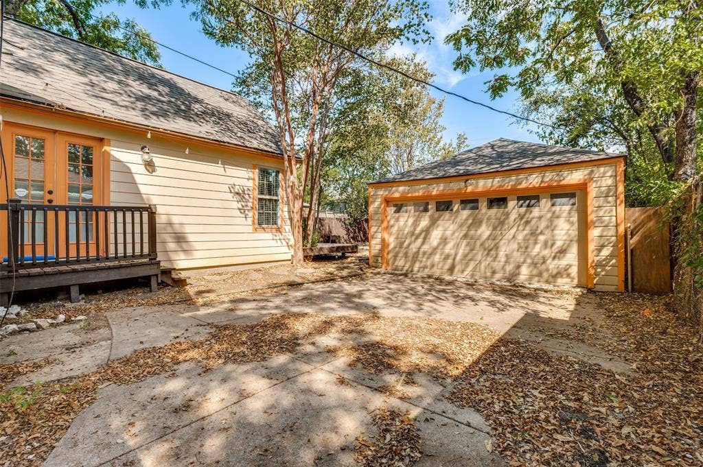 2219 Carnes Street, Dallas, TX 75208