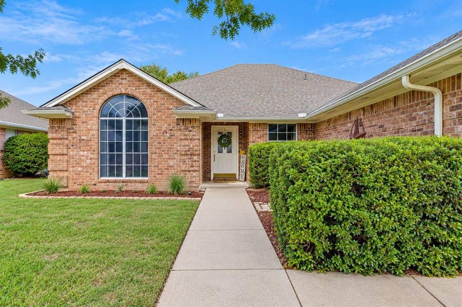 Property photo for 1032 Roundrock Drive, Saginaw, TX