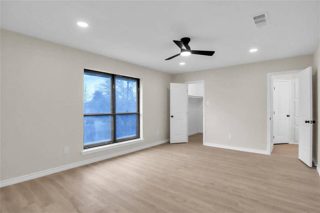 600 Flintridge Court, Irving, TX 75038 Room featuring wood-finish flooring, recessed lighting, a modern ceiling fan, and multiple interior doors