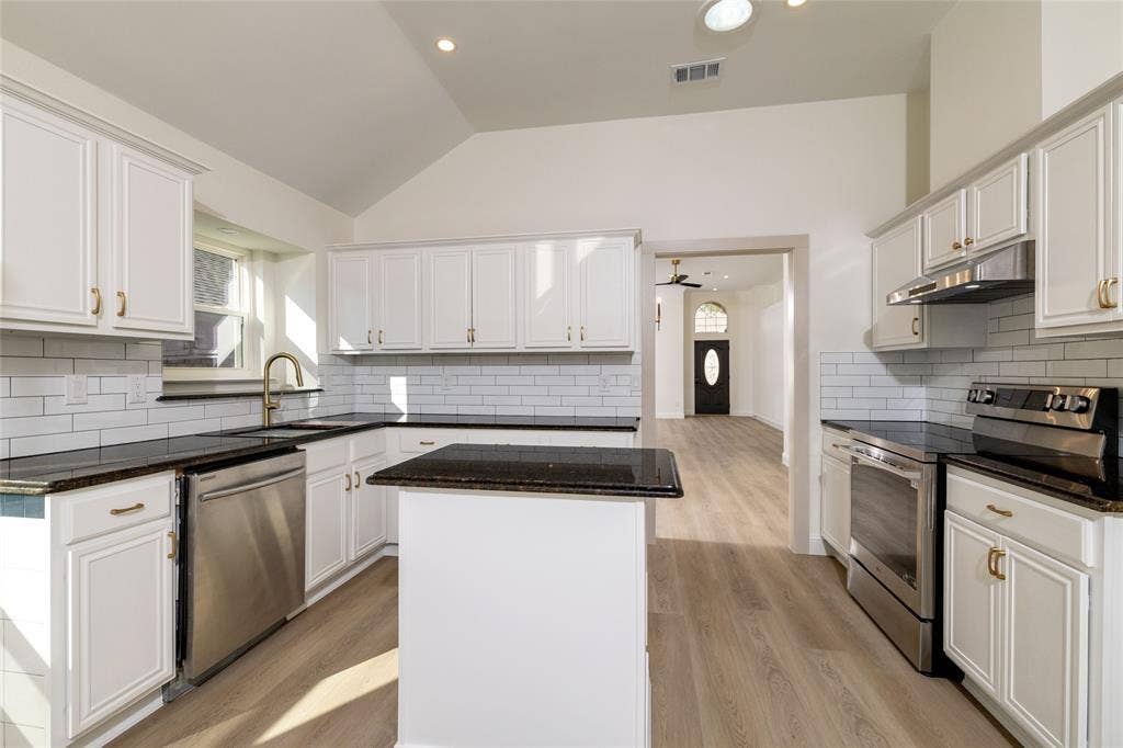 2048 Bay View Drive, Irving, TX 75060 2048 Bay View Drive, Irving, TX 75060
