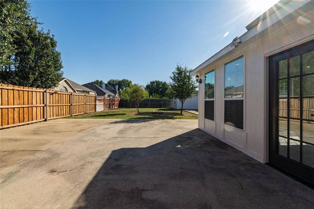 2048 Bay View Drive, Irving, TX 75060 2048 Bay View Drive, Irving, TX 75060