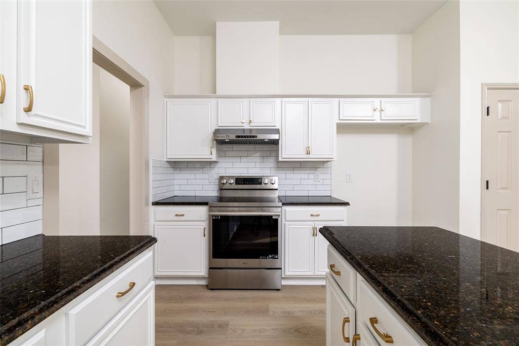 2048 Bay View Drive, Irving, TX 75060 2048 Bay View Drive, Irving, TX 75060
