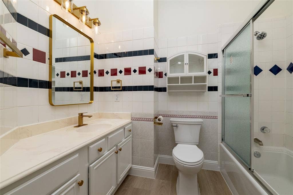 2048 Bay View Drive, Irving, TX 75060 2048 Bay View Drive, Irving, TX 75060