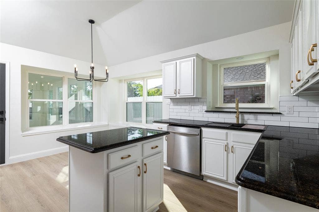 2048 Bay View Drive, Irving, TX 75060 2048 Bay View Drive, Irving, TX 75060