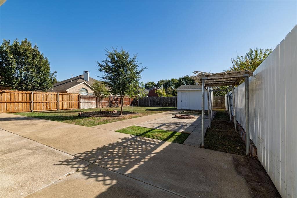 2048 Bay View Drive, Irving, TX 75060 2048 Bay View Drive, Irving, TX 75060