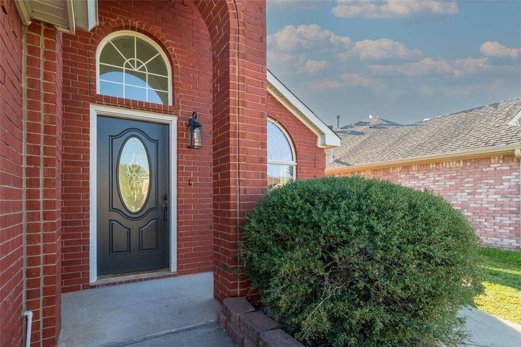 2048 Bay View Drive, Irving, TX 75060 2048 Bay View Drive, Irving, TX 75060