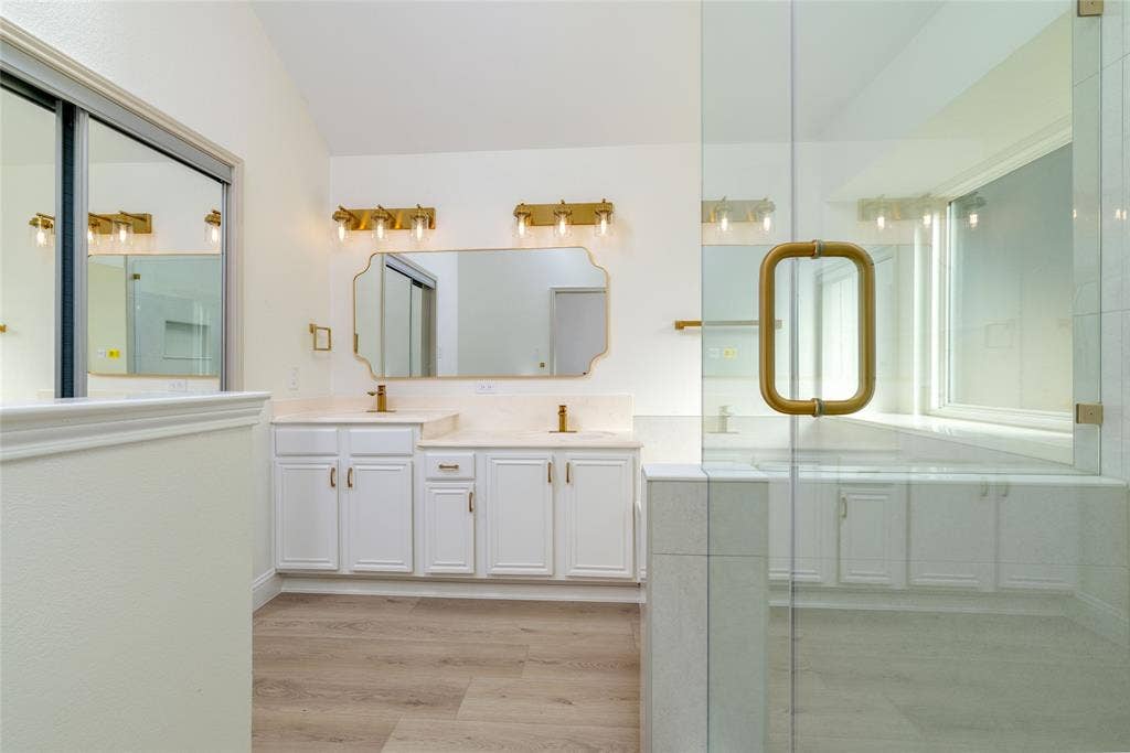 2048 Bay View Drive, Irving, TX 75060 2048 Bay View Drive, Irving, TX 75060
