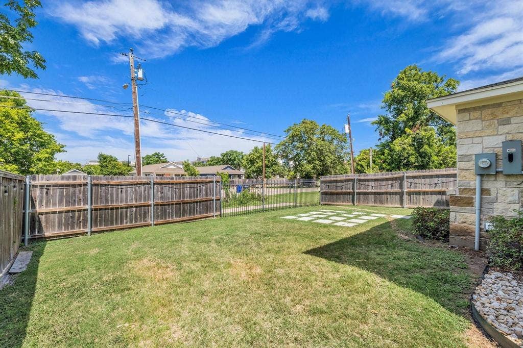 2225 S 2nd Street, Waco, TX 76706 2225 S 2nd Street, Waco, TX 76706