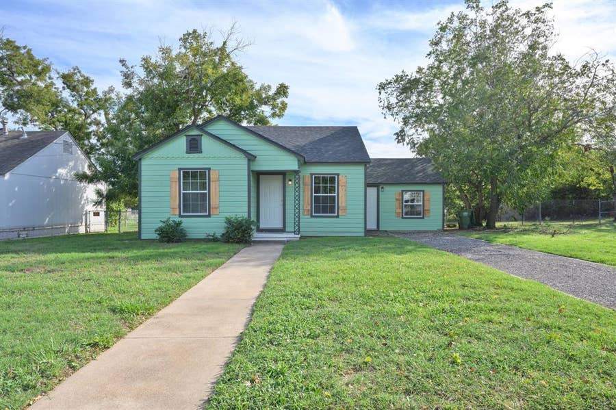 Property photo for 1010 20th Street, Mineral Wells, TX