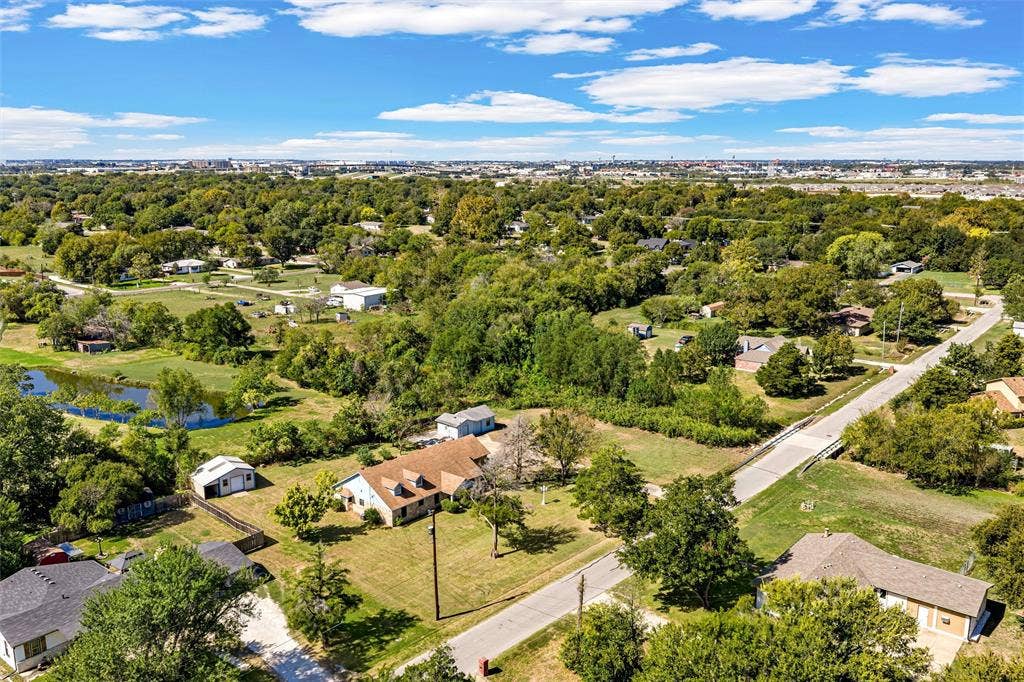 712 Beard Avenue, Robinson, TX 76706
