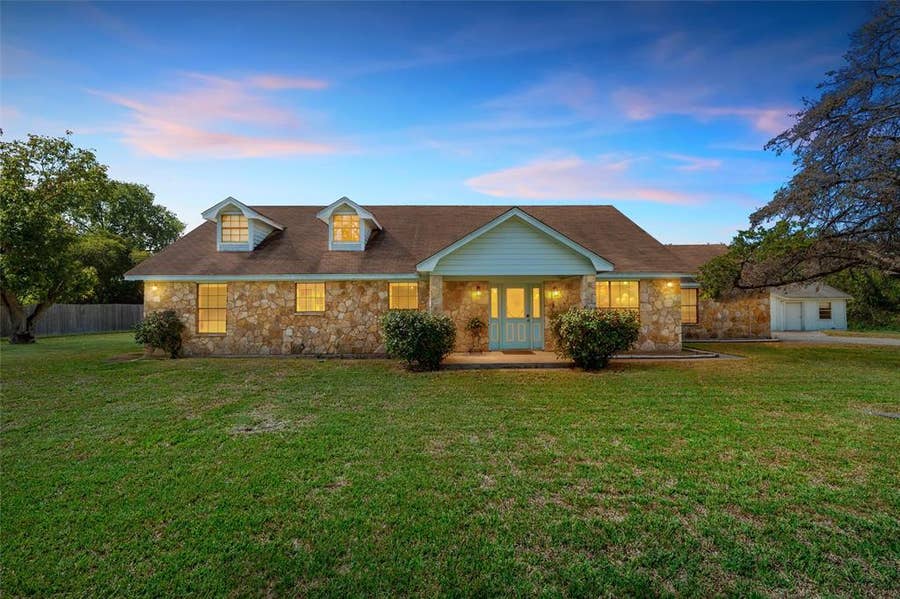 Property photo for 712 Beard Avenue, Robinson, TX