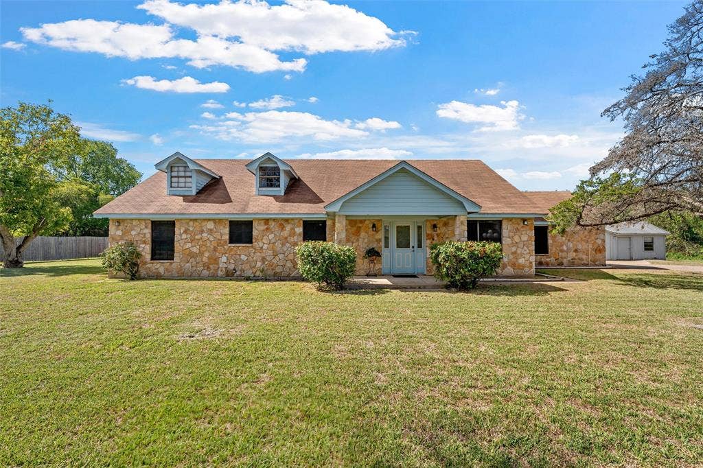 712 Beard Avenue, Robinson, TX 76706